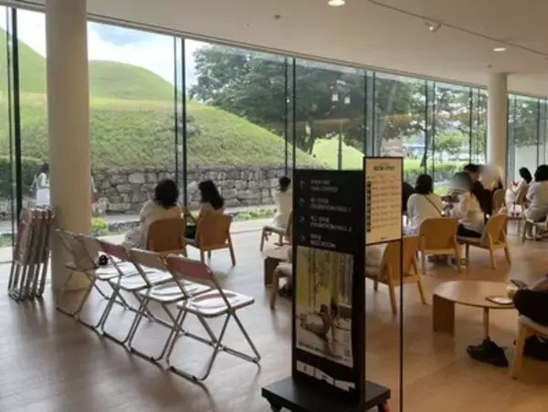 「韓国・慶州 世界遺産の歴史都市にある「古墳が見える」絶景カフェへ行ってみた」の画像