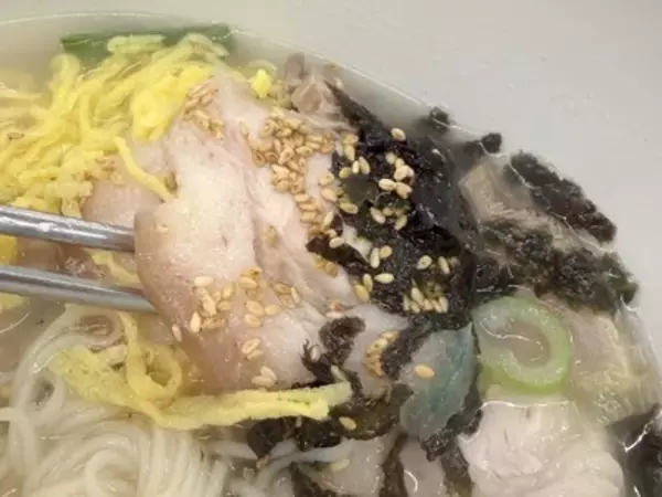 「韓国・済州島で味わう！ お手軽現地グルメ「コギグクス」とは」の画像