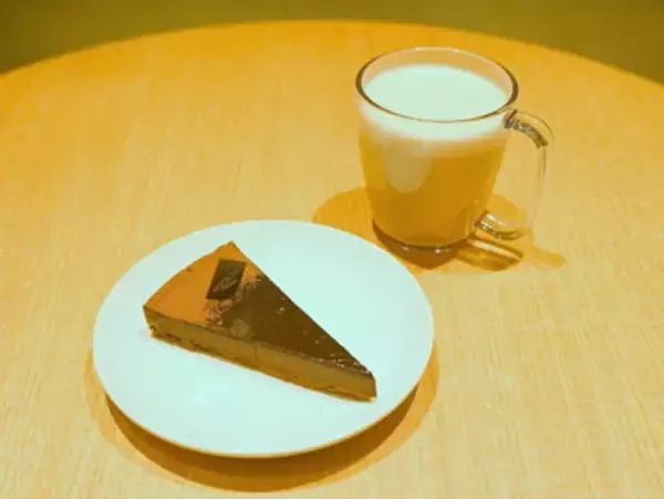 「スターバックス「ティー」に特化した店舗でホリデー向けドリンク登場、プリンチのスイーツ3種も全国展開」の画像