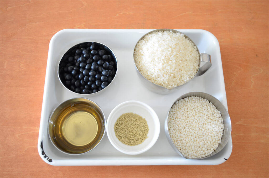 【食感プリップリ】なんと「黒豆」で赤飯炊いてみた！豆と米でモチモチ合戦はじまる♪仕上げのすし酢で爽やか～