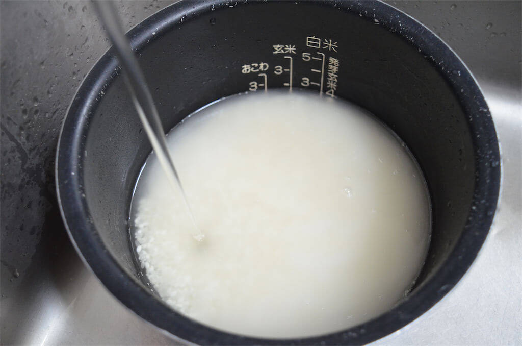 【食感プリップリ】なんと「黒豆」で赤飯炊いてみた！豆と米でモチモチ合戦はじまる♪仕上げのすし酢で爽やか～