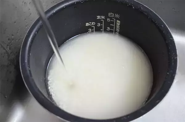 「【食感プリップリ】なんと「黒豆」で赤飯炊いてみた！豆と米でモチモチ合戦はじまる♪仕上げのすし酢で爽やか～」の画像