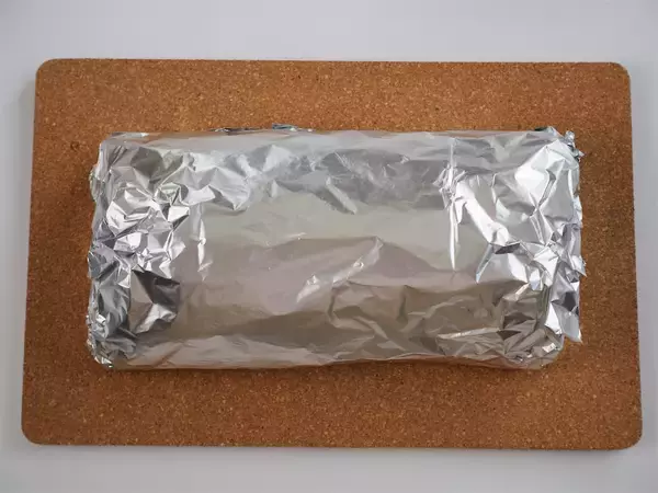 「【型不要でも断面萌え♡】アルミホイルで包んで焼くだけ「ミートローフ」作ってみた！肉より野菜が多いんじゃ？」の画像