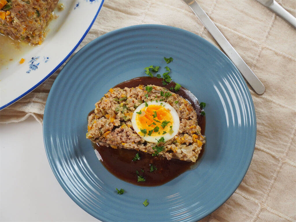 【型不要でも断面萌え♡】アルミホイルで包んで焼くだけ「ミートローフ」作ってみた！肉より野菜が多いんじゃ？