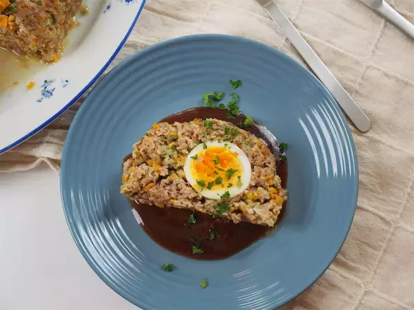 「【型不要でも断面萌え♡】アルミホイルで包んで焼くだけ「ミートローフ」作ってみた！肉より野菜が多いんじゃ？」の画像