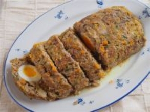 【型不要でも断面萌え♡】アルミホイルで包んで焼くだけ「ミートローフ」作ってみた！肉より野菜が多いんじゃ？