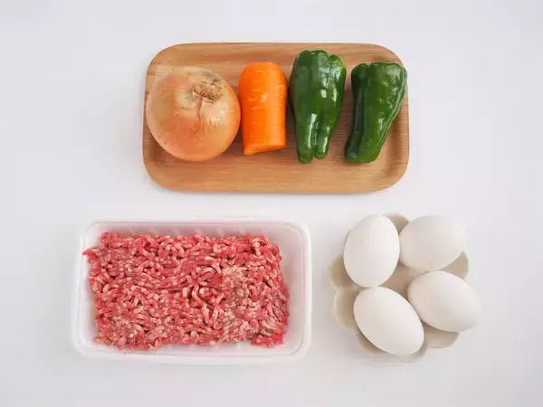 「【型不要でも断面萌え♡】アルミホイルで包んで焼くだけ「ミートローフ」作ってみた！肉より野菜が多いんじゃ？」の画像