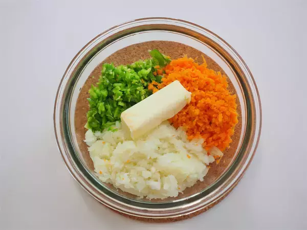 「【型不要でも断面萌え♡】アルミホイルで包んで焼くだけ「ミートローフ」作ってみた！肉より野菜が多いんじゃ？」の画像