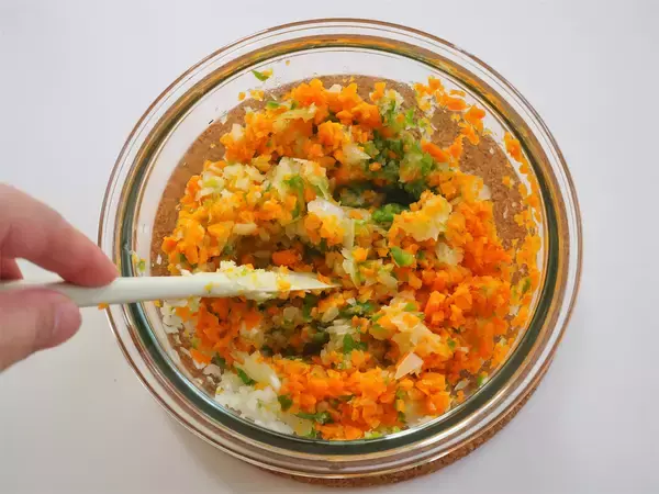 「【型不要でも断面萌え♡】アルミホイルで包んで焼くだけ「ミートローフ」作ってみた！肉より野菜が多いんじゃ？」の画像