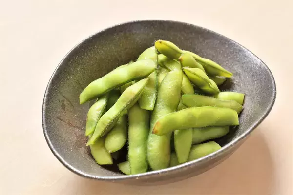 「【青髪のテツ】鮮度落ち枝豆を“採れたてレベル”に甘くする究極ワザ…「○○水で茹でちゃってください！」」の画像