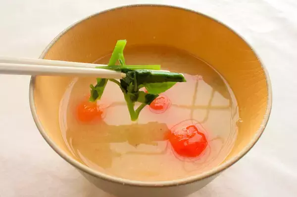 「【実は二日酔いの強い味方】赤い栄養素リコピンが助けてくれる♪「ミニトマトとクレソンのみそ汁」作ってみた！」の画像