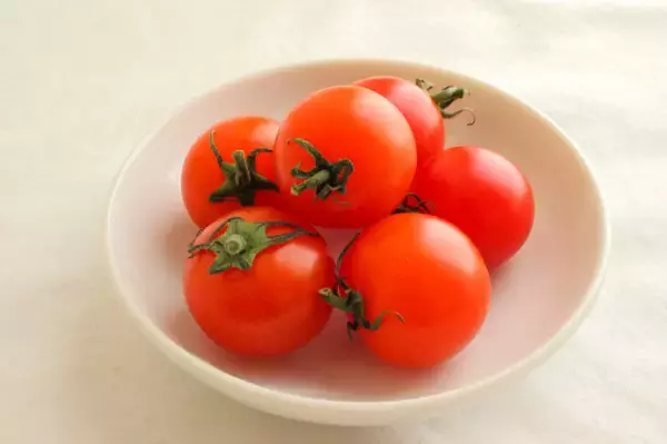 「【実は二日酔いの強い味方】赤い栄養素リコピンが助けてくれる♪「ミニトマトとクレソンのみそ汁」作ってみた！」の画像