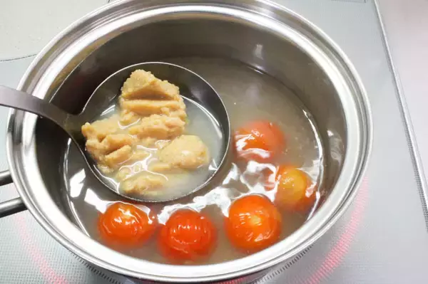 「【実は二日酔いの強い味方】赤い栄養素リコピンが助けてくれる♪「ミニトマトとクレソンのみそ汁」作ってみた！」の画像