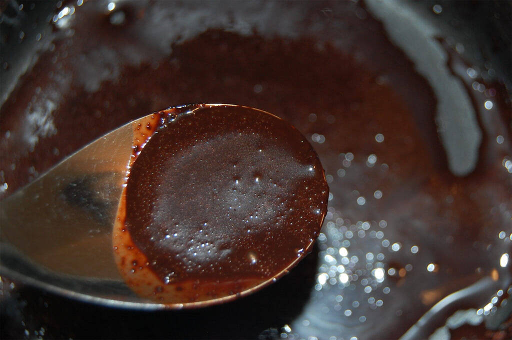 ココアは「塩を入れる」「弱火で煎ってから練る」で格段にウマい♡「おいしいホットココアの作り方」に挑戦！