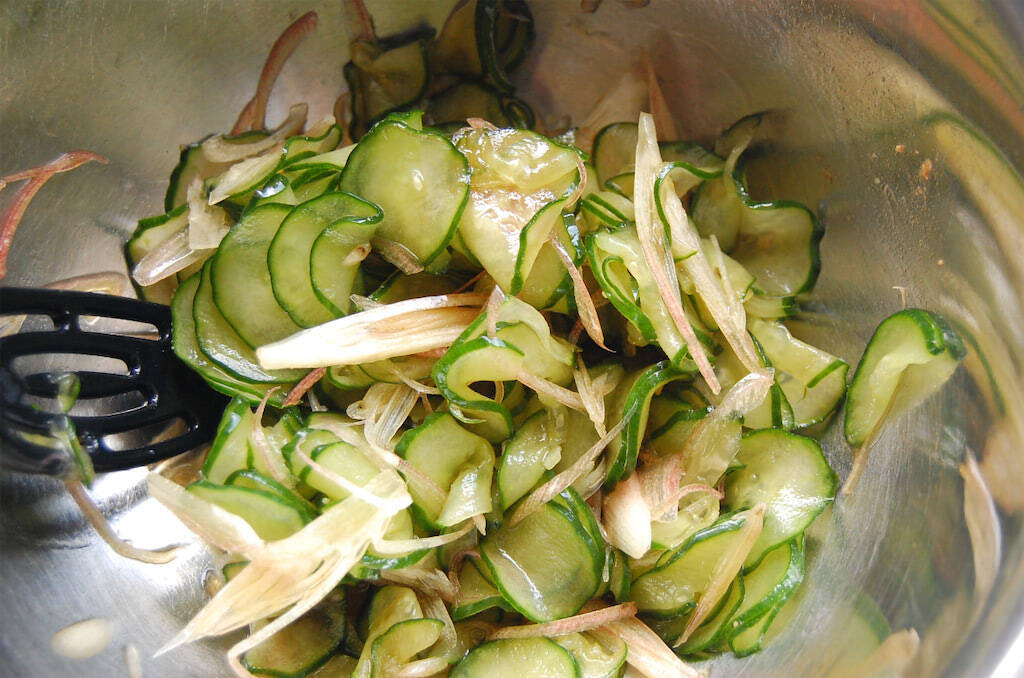 【覚えたら一生もん】「キュウリの浅漬け」作ろう♪塩もみして10分置いて和えるだけ♪和風だしがいい仕事♡