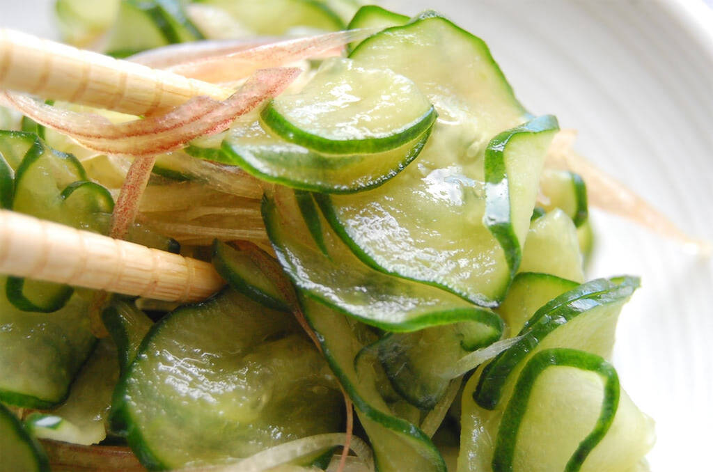 【覚えたら一生もん】「キュウリの浅漬け」作ろう♪塩もみして10分置いて和えるだけ♪和風だしがいい仕事♡