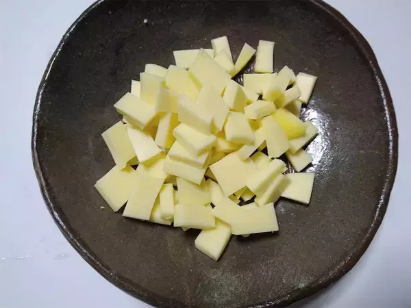 「【シン・国民食】日本人ならみんな好き!?「肉じゃがコロッケ」作ってみた！チーズ投下でコク深っ♡【農家直伝】」の画像