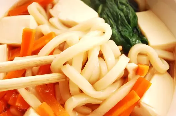 「【喉が痛い時の救世主】やさしさ全振り「けんちんうどん」作ってみた♪数滴のゴマ油で心震える風味に♡」の画像