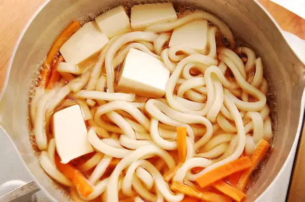 「【喉が痛い時の救世主】やさしさ全振り「けんちんうどん」作ってみた♪数滴のゴマ油で心震える風味に♡」の画像