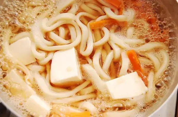 「【喉が痛い時の救世主】やさしさ全振り「けんちんうどん」作ってみた♪数滴のゴマ油で心震える風味に♡」の画像