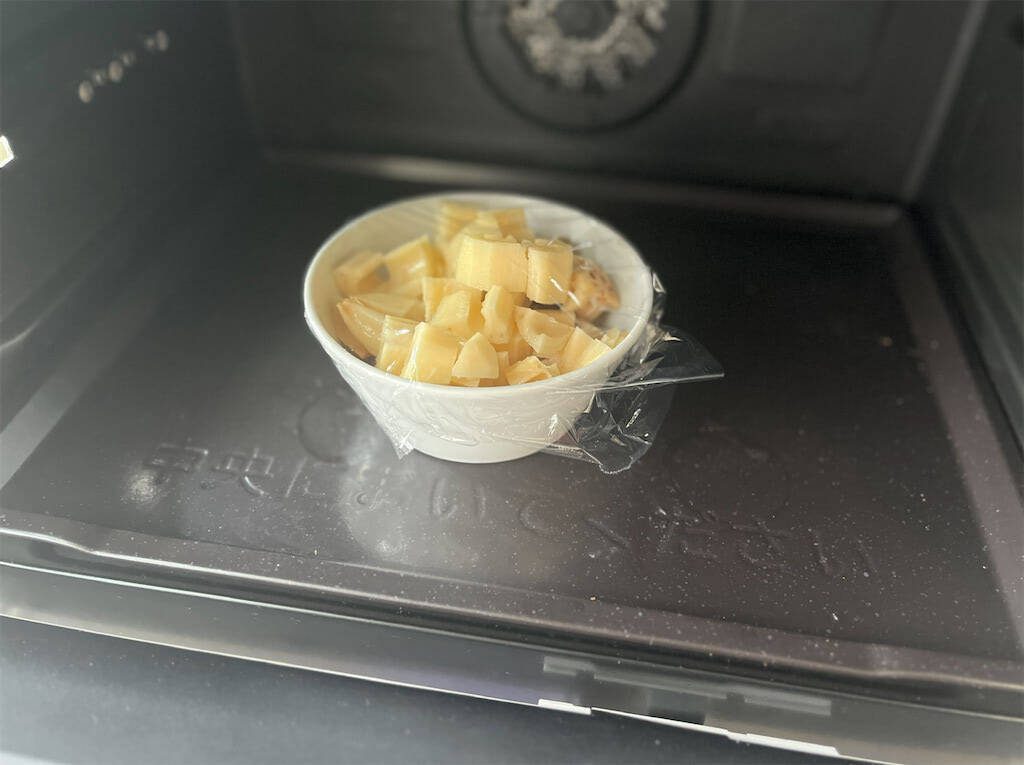 【おつまみみたいなヘルシーサラダ】枝豆とちくわで「チョップドサラダ」作ってみた！根菜たっぷりで腸活にも♪