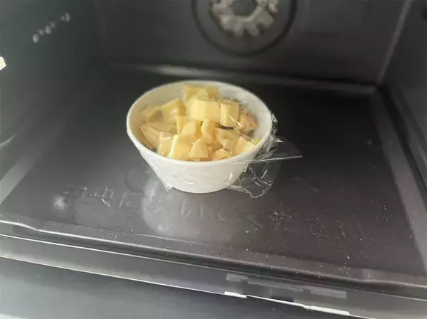 「【おつまみみたいなヘルシーサラダ】枝豆とちくわで「チョップドサラダ」作ってみた！根菜たっぷりで腸活にも♪」の画像