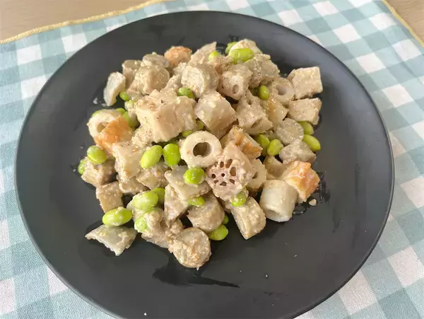 「【おつまみみたいなヘルシーサラダ】枝豆とちくわで「チョップドサラダ」作ってみた！根菜たっぷりで腸活にも♪」の画像