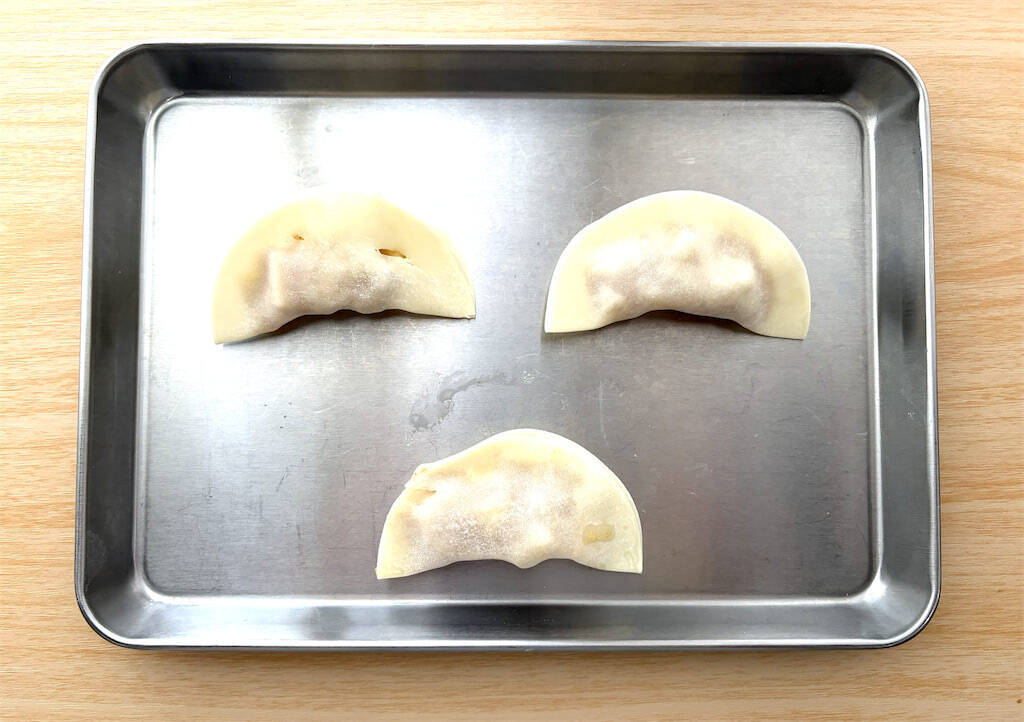 【餃子の皮スイーツ】これアップルパイじゃん♡さつまいもとりんごで「トースター焼餃子」作ってみた！