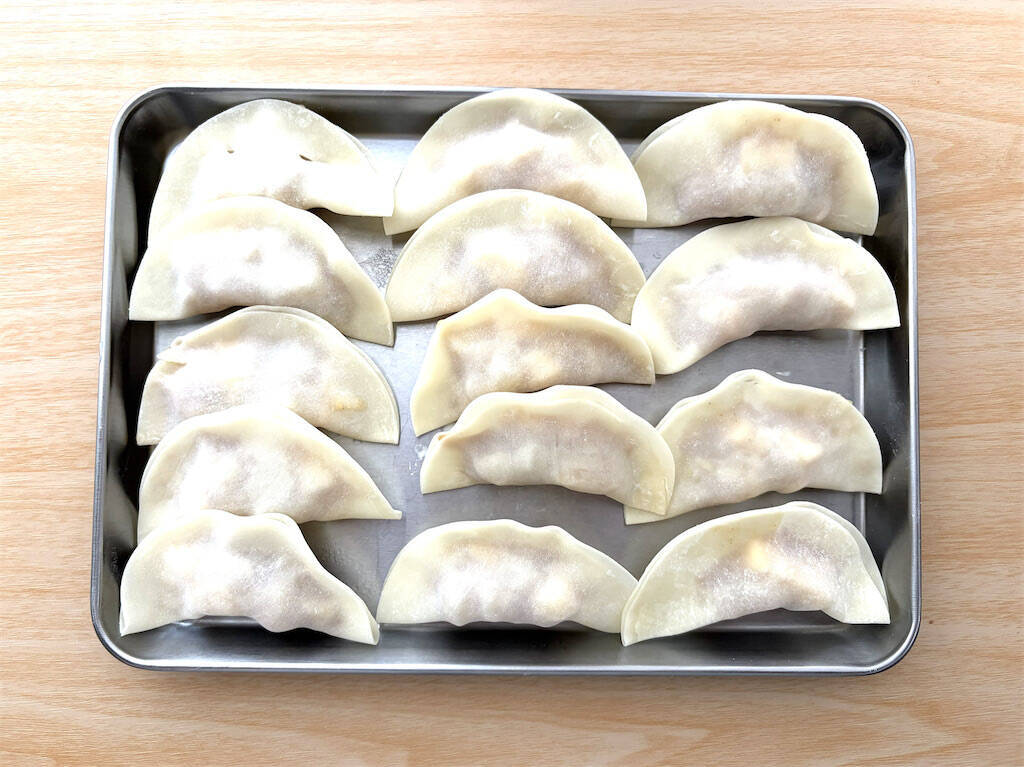 【餃子の皮スイーツ】これアップルパイじゃん♡さつまいもとりんごで「トースター焼餃子」作ってみた！