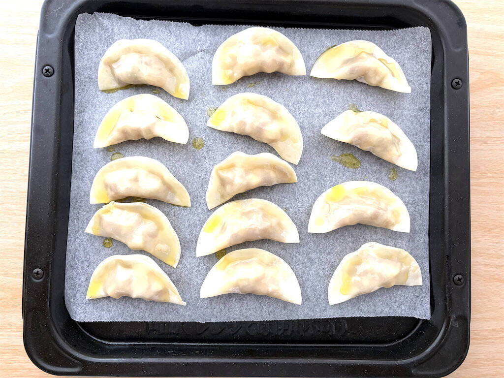 【餃子の皮スイーツ】これアップルパイじゃん♡さつまいもとりんごで「トースター焼餃子」作ってみた！