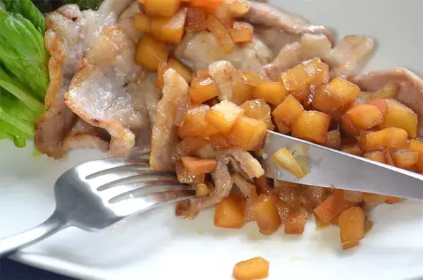 「【豚肉×りんご!?】驚きの共演「りんごソースの豚肉ソテー」作ってみた！角切りがポイント♪【農家直伝】」の画像