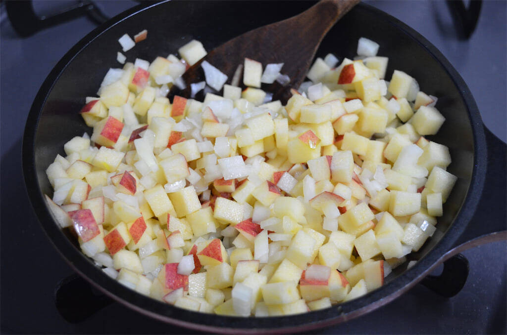 【豚肉×りんご!?】驚きの共演「りんごソースの豚肉ソテー」作ってみた！角切りがポイント♪【農家直伝】