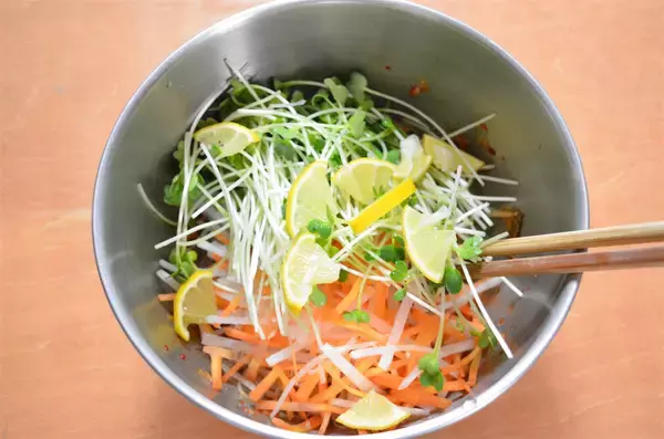 「【概念が変わる】春雨サラダには「キムチ×皮ごとレモン」が正解！農家直伝の爽快アレンジで優勝してみた♪」の画像