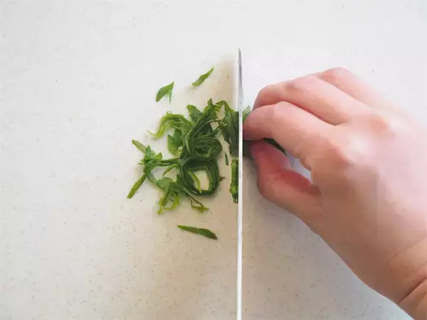 「【お湯をかけて甘さ倍増】春キャベツを「青じそ＆しらす」で和えてみた！パーフェクトな旨味バランス♡」の画像