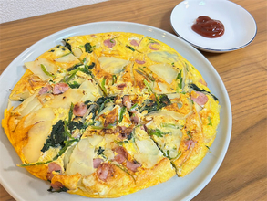 【献立考えるのメンドイあなたへ…】一皿で全おかず完成♪野菜マシマシ「スパニッシュオムレツ」作ってみた！