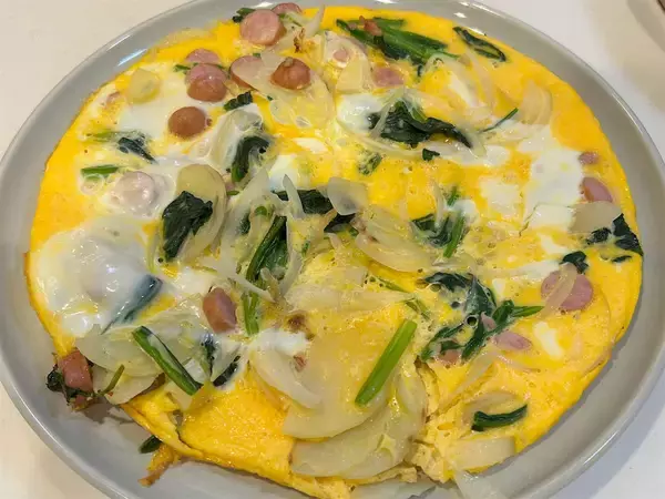 「【献立考えるのメンドイあなたへ…】一皿で全おかず完成♪野菜マシマシ「スパニッシュオムレツ」作ってみた！」の画像