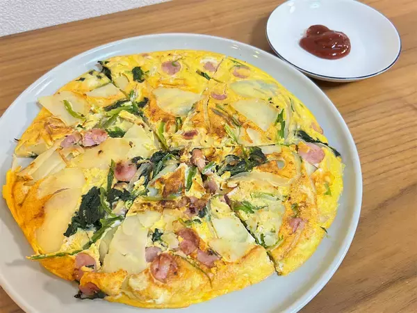 「【献立考えるのメンドイあなたへ…】一皿で全おかず完成♪野菜マシマシ「スパニッシュオムレツ」作ってみた！」の画像