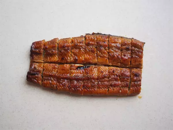 「【うなぎ1/2枚で料亭級】ふわっと卵と薬味が粋な「うなぎと玉子の混ぜご飯」作ってみた！」の画像