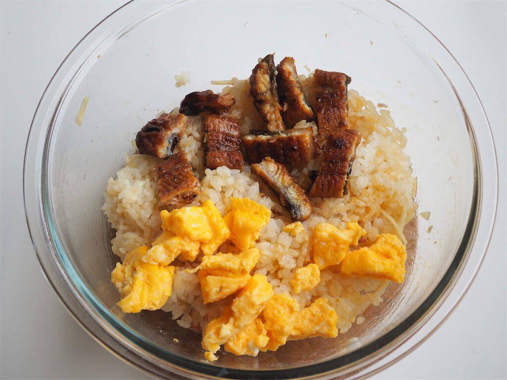 【うなぎ1/2枚で料亭級】ふわっと卵と薬味が粋な「うなぎと玉子の混ぜご飯」作ってみた！
