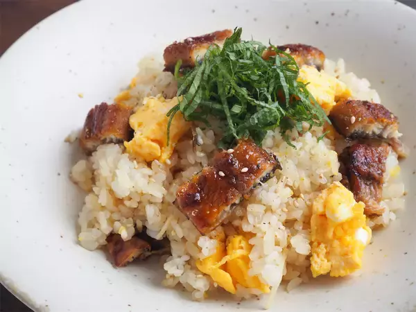 「【うなぎ1/2枚で料亭級】ふわっと卵と薬味が粋な「うなぎと玉子の混ぜご飯」作ってみた！」の画像