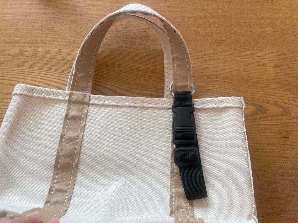 【セリアで爆売れ中】子連れのお出かけ悩みが解消！「ジャケットホルダー」が優秀すぎた！どう使うの!?