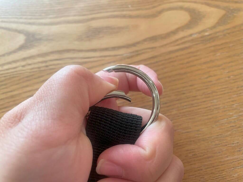 【セリアで爆売れ中】子連れのお出かけ悩みが解消！「ジャケットホルダー」が優秀すぎた！どう使うの!?