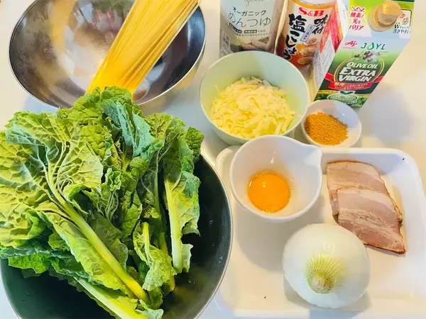 「【春になったら絶対作れ】菜の花×新玉ねぎで「カルボナーラ」作ってみた！濃厚クリームが沼るおいしさ♡」の画像