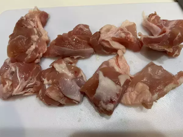 「【料理の裏ワザ】やわらかジューシーな唐揚げの作り方“最終奥義”を試してみた！【65℃湯煎法】はスゴい‼」の画像