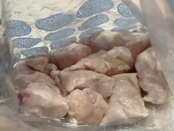 「【料理の裏ワザ】やわらかジューシーな唐揚げの作り方“最終奥義”を試してみた！【65℃湯煎法】はスゴい‼」の画像