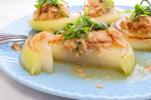 「【玉ねぎステーキを極上に仕上げる】裏ワザ「コールドスタート」で甘さ最大限に引き出してみた！食感シャキッ♪」の画像