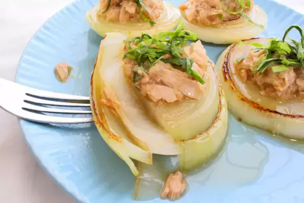 「【玉ねぎステーキを極上に仕上げる】裏ワザ「コールドスタート」で甘さ最大限に引き出してみた！食感シャキッ♪」の画像