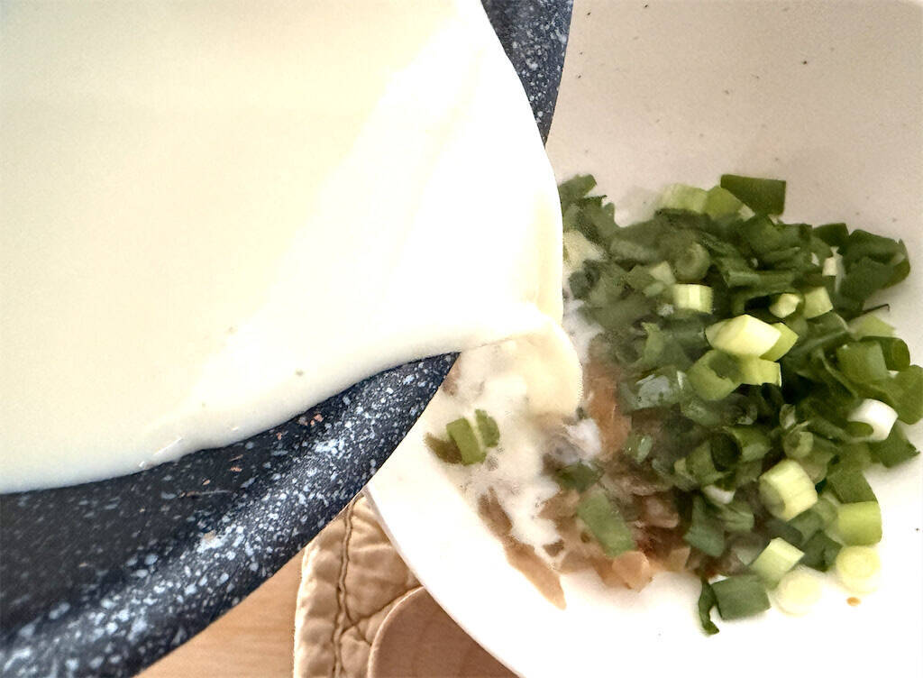 【話題の台湾朝ごはん】胃腸にやさしい豆乳スープ「シェントウジャン」作ってみた！豆乳が固まって食べ応えも♪