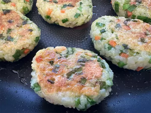 「【埼玉県民熱愛】残りご飯で故郷の味!?「焼きびん」作ろう！腹ペコ歓喜のチカラ飯♡甘辛ダレも沼る～【農家直伝】」の画像