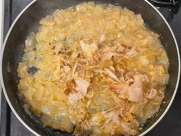 「【ご飯のお供】簡単ズボラ飯「玉ねぎの田舎みそ」作ってみた！トロトロ甘辛いみそダレでご飯がススム！」の画像